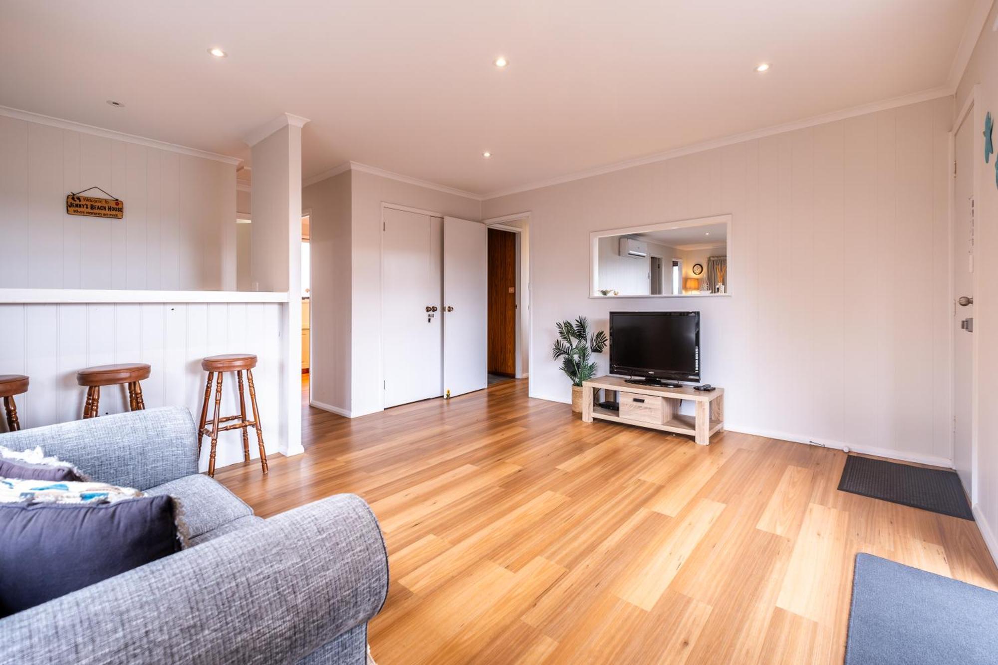 Holiday home Stones Throw *