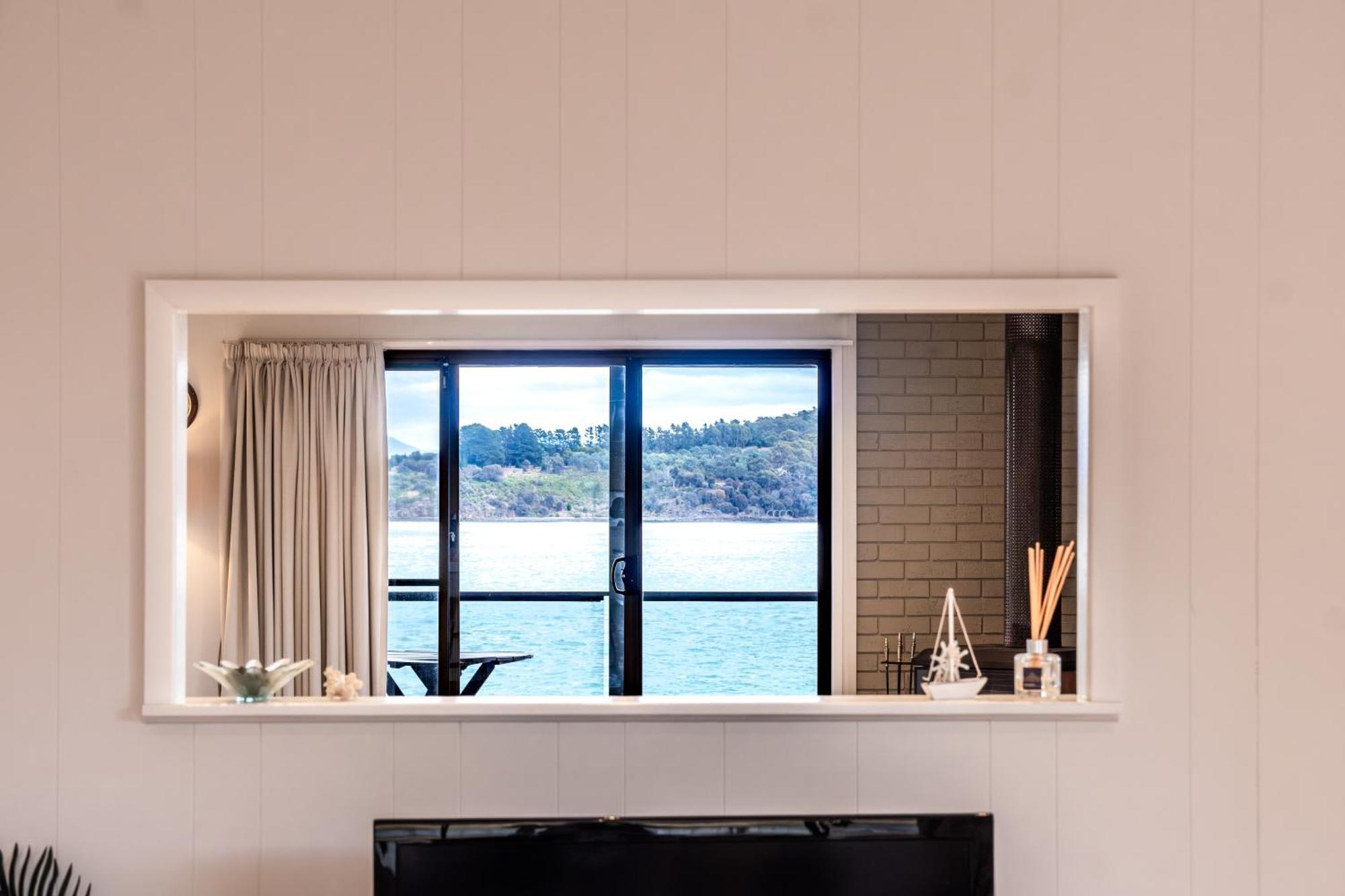 Holiday home Stones Throw *